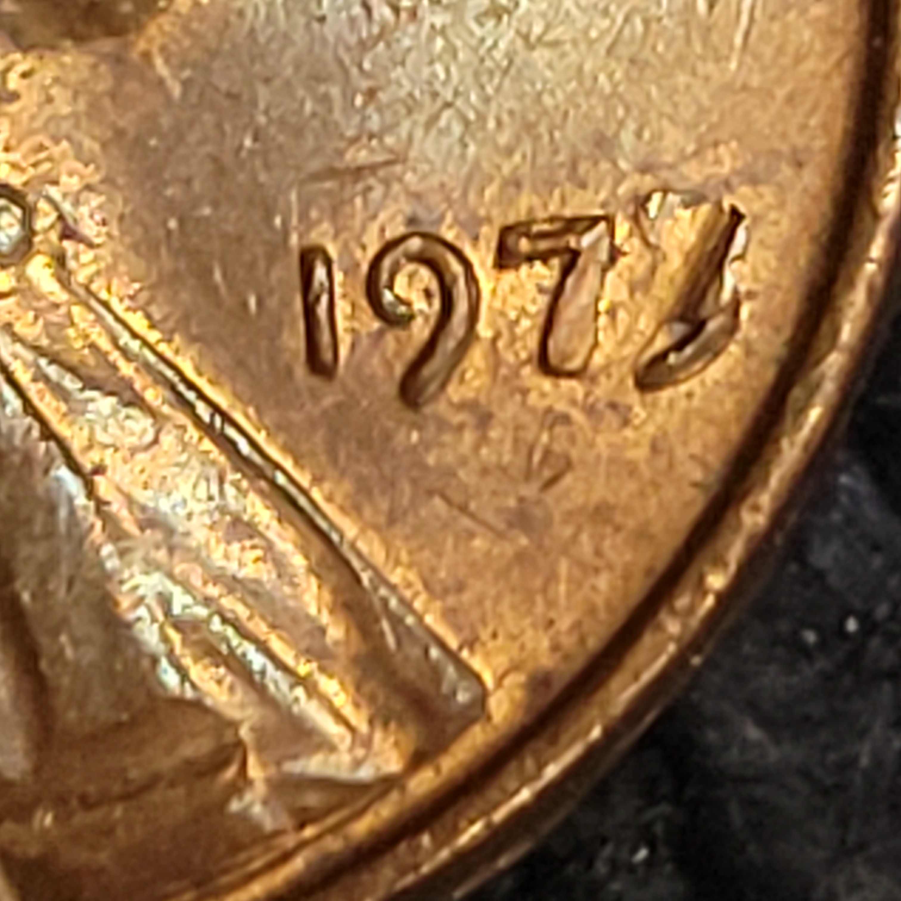 Can-Anyone-Identify-What-Exactly-Is-Going-On-With-This-1973-Penny?
