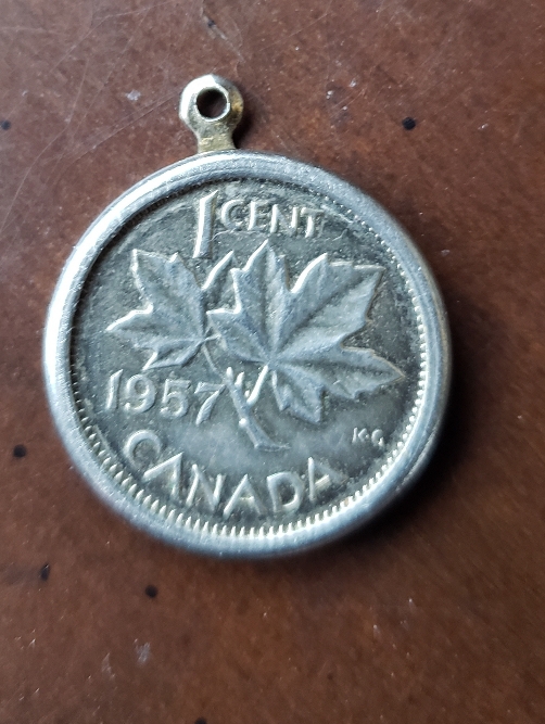 1964-Canadian-Penny-Non-Copper-/-Magnetic-Vending-Test-Coin?
