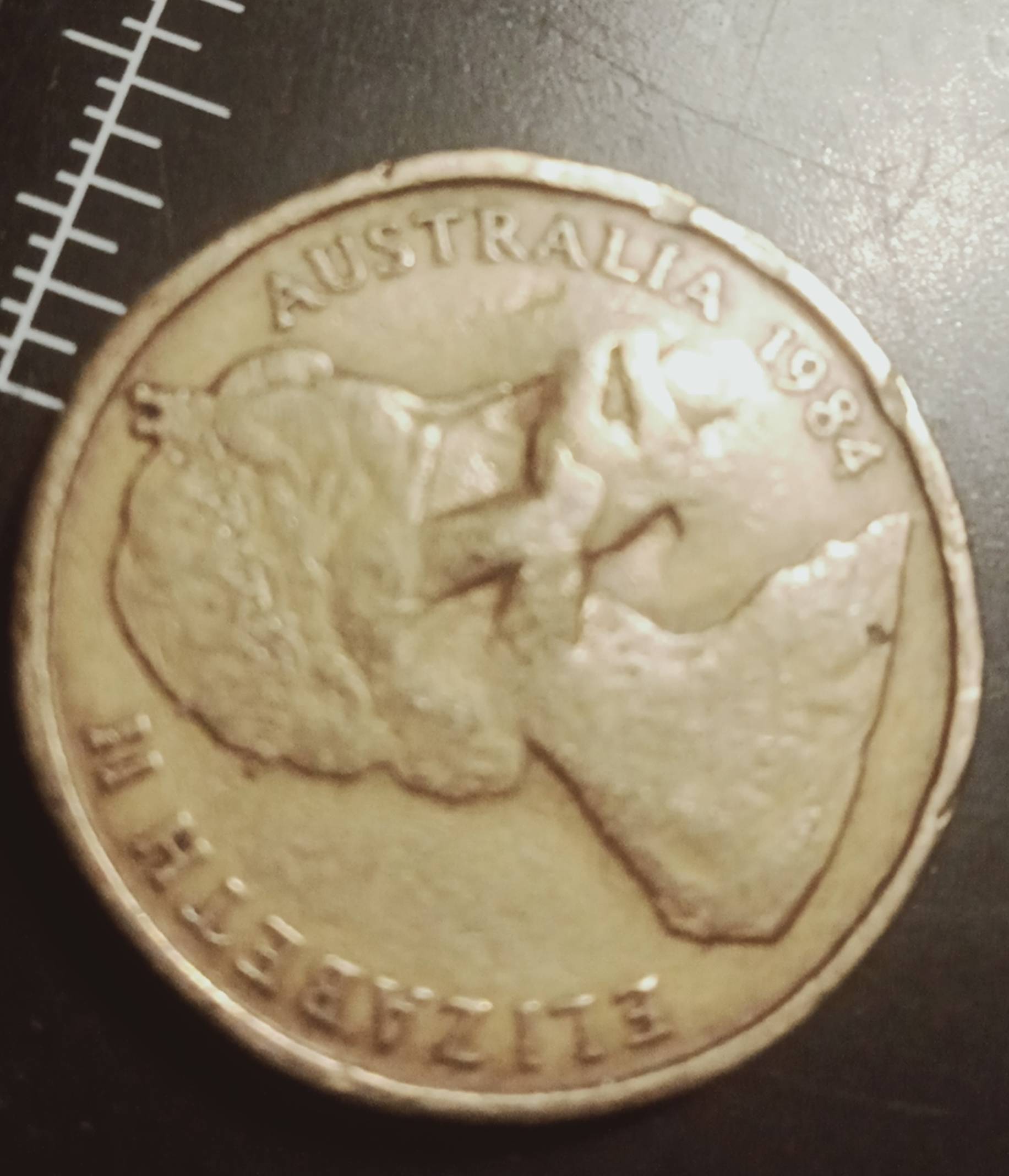 Australian-1-Dollar-Coin-With-Very-Deep-Triangle's-Imprinted-Over-The-Queens-Head