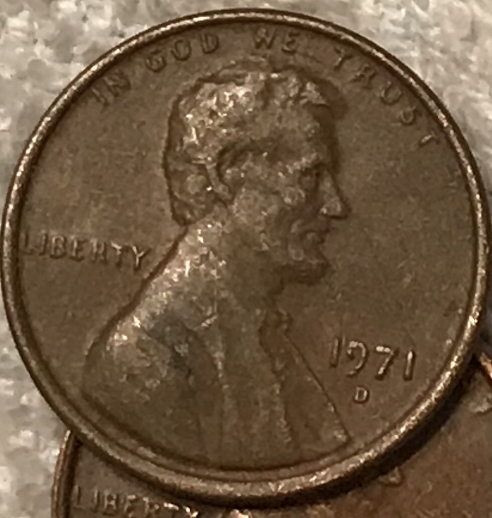1971-Lincoln-Memorial-Penny-With-A--Die-Chip-Or-Cud?