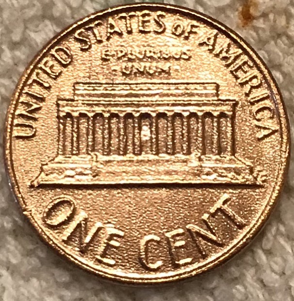1977-Lincoln-Memorial-Penny-With-Texture