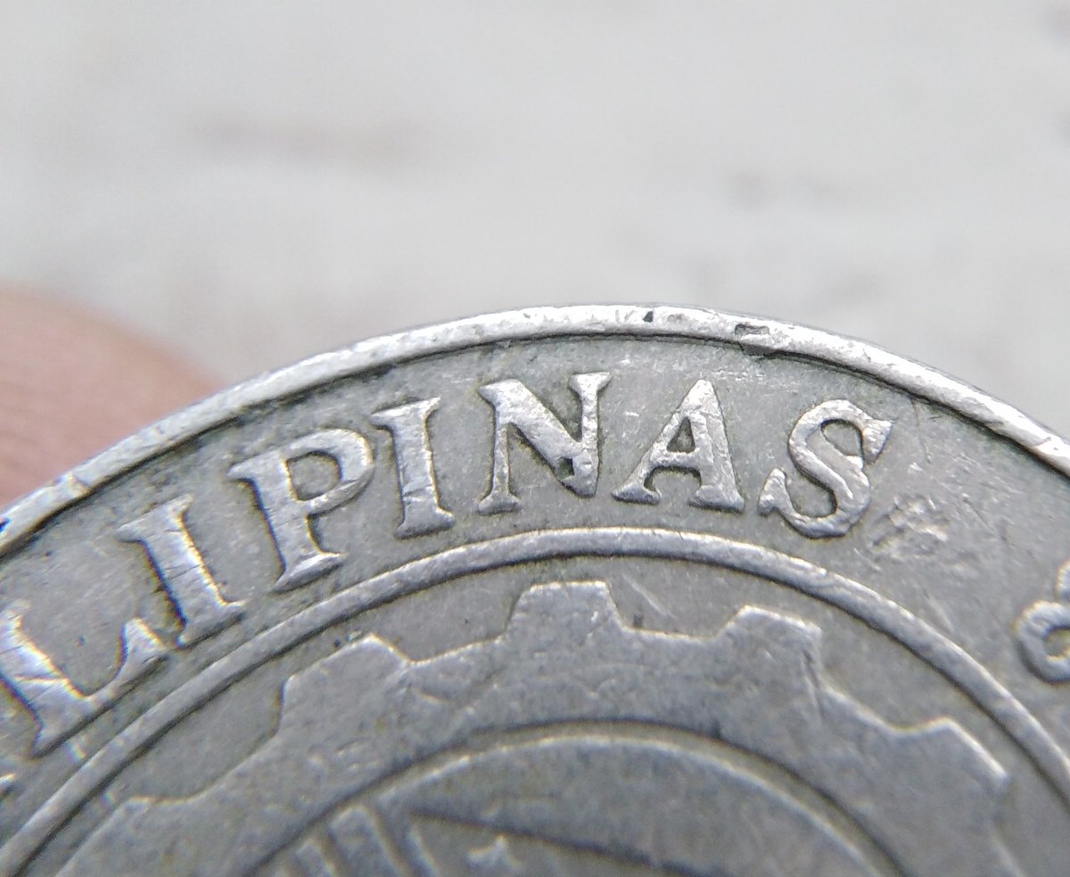 1998-Philippine-1-Piso-Coin.-Would-This-Be-Considered-A-DDR-Or-Just-MD?
