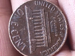 Can-Anyone-Explain-What's-Happened-To-The-Y-On-This-1968-Penny!?