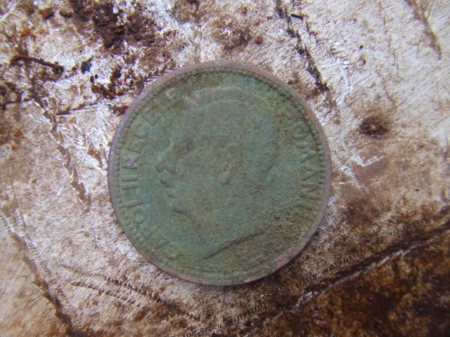 Cleaning-Coin-With-Tomato