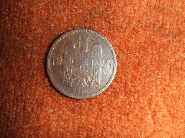 Cleaning-Coin-With-Tomato
