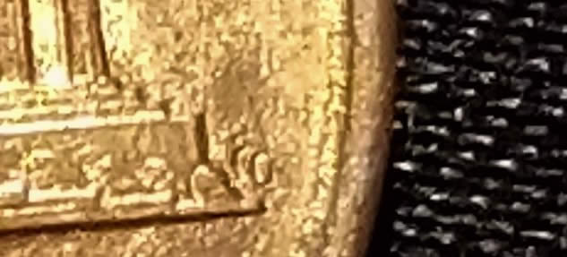 Strange--Fg-Stamp-Looks-Slanted-1987-D-Lincoln-Cent