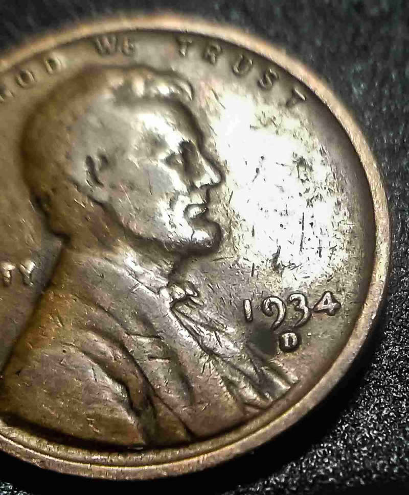 1934-D-Wheat-Penny,-Odd-Bowtie,-Missing-Area-In-Armpit,-And-T-In-Cent-Shado
