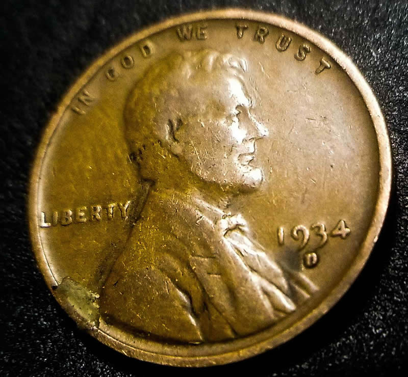 1934-D-Wheat-Penny,-Odd-Bowtie,-Missing-Area-In-Armpit,-And-T-In-Cent-Shado