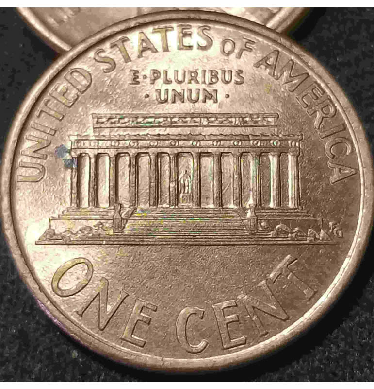 1995-D-LMC,-Lincoln-Standing-On-Chair-In-Memorial?