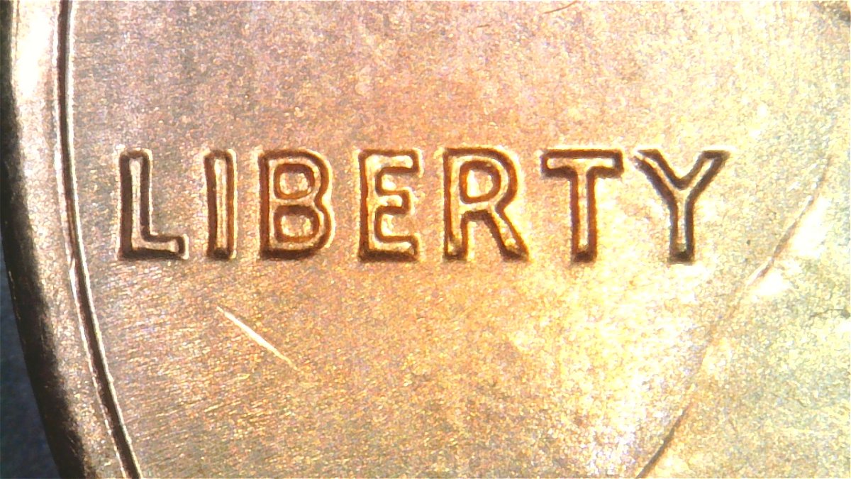 1983-LMC-Extra-Partial-E-On-Rim-Of-We-On-Obverse