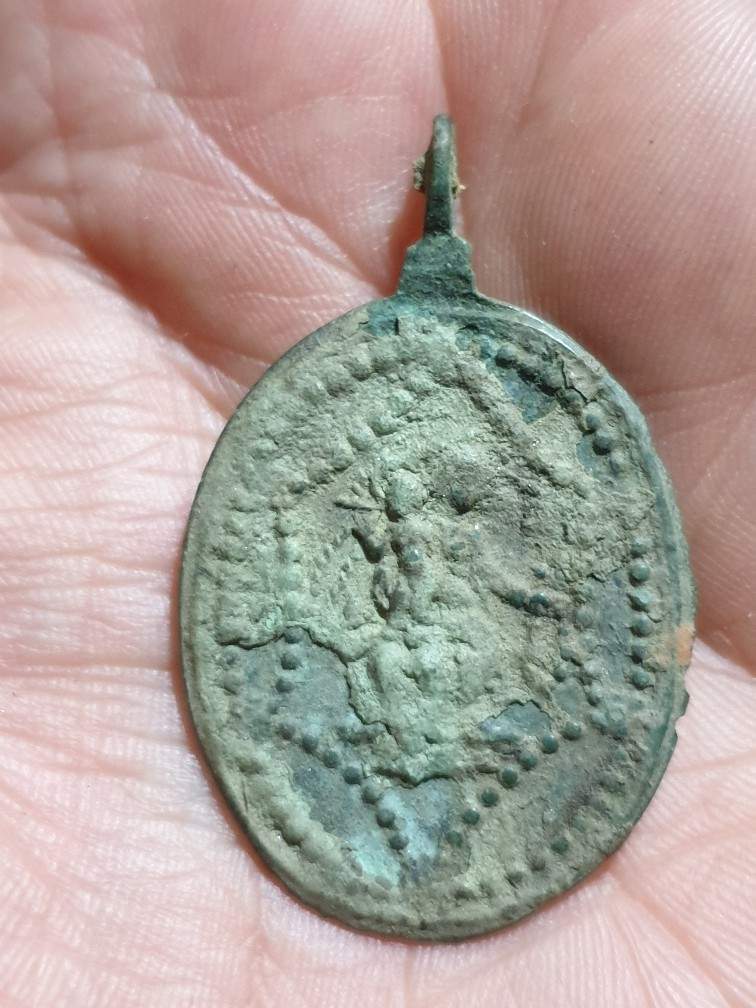Medal-Very-Old-And-Religious