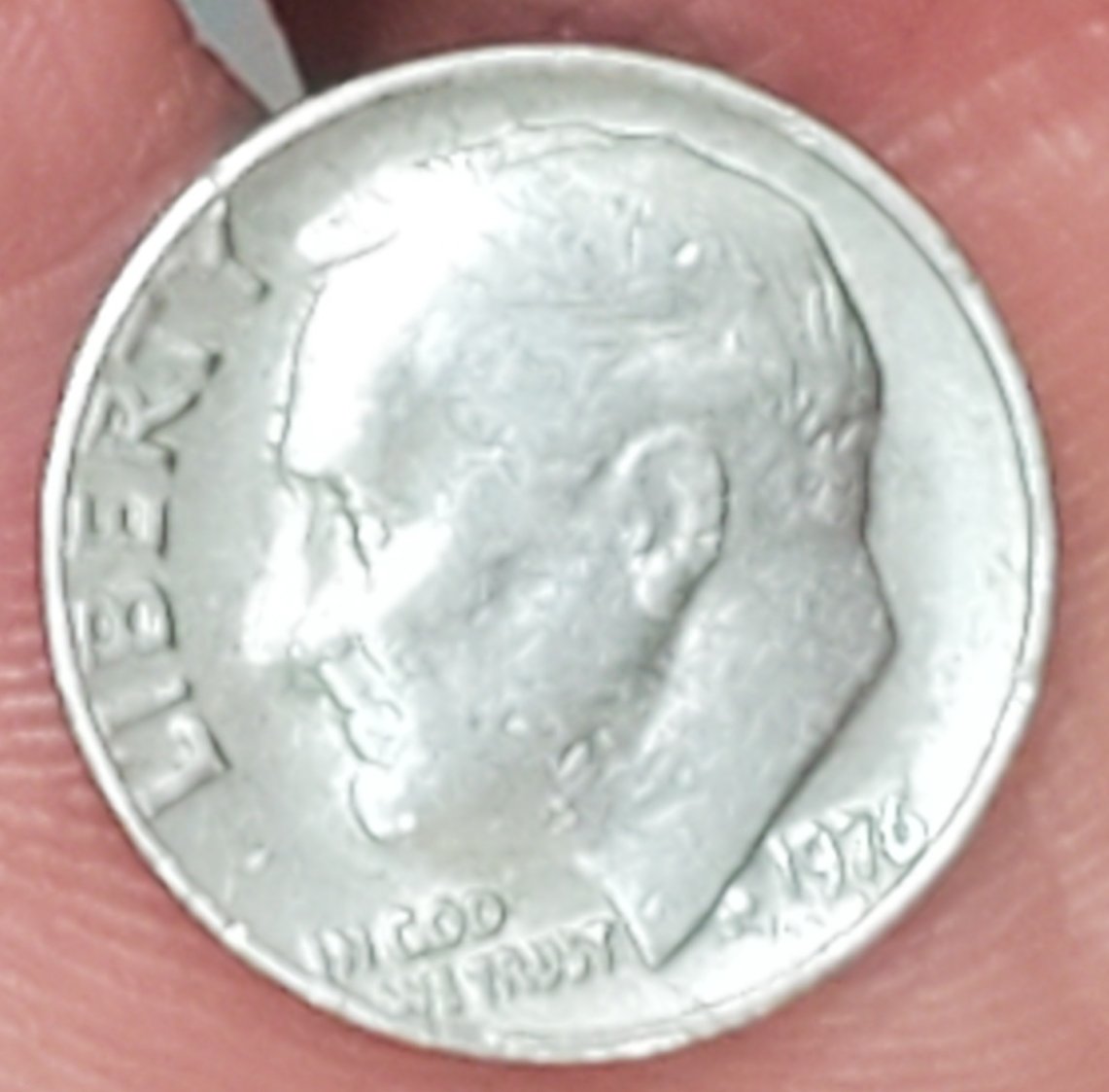1976-Double-Ear/-Giant-Earlobe-Error?