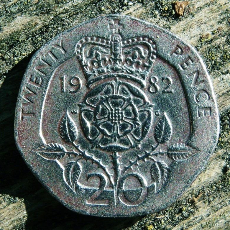1982-20-Pence---Off-Metal-Strike-Oms