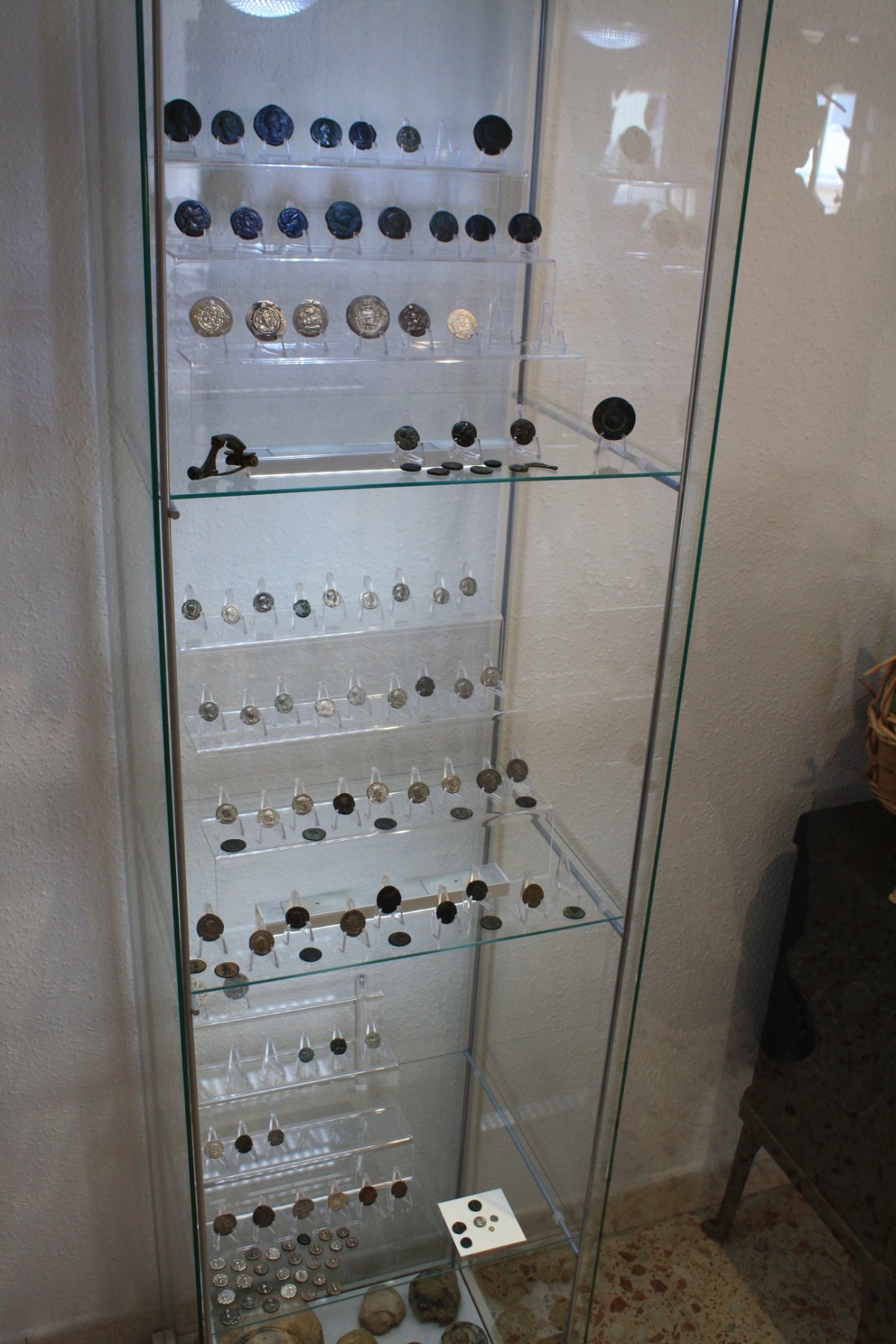 New-Glass-Display-Cabinet.
