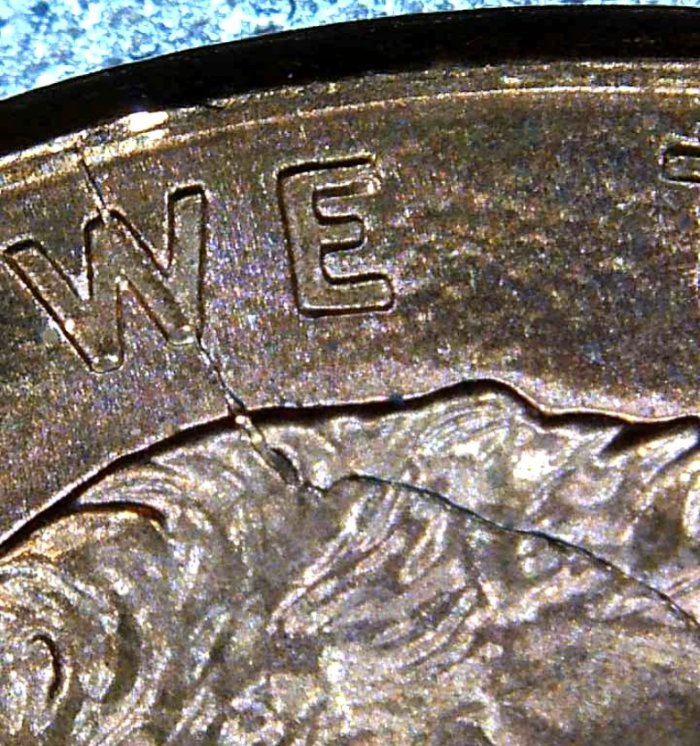 1999-LMC-Die-Crack-Through-Head