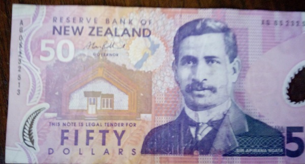 Kiwi-Coin-Noodling,-A-Good-Laugh-And-Analysis