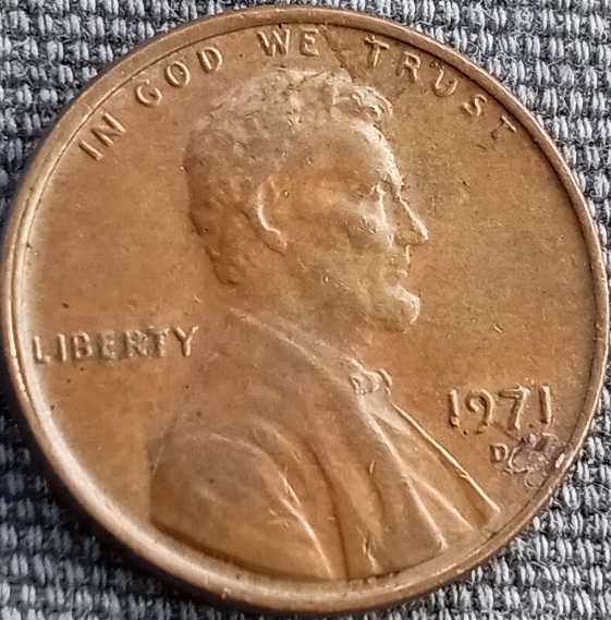 1971-D-Lincoln-Cent.what-Am-I-Seeing-Here?-Alot-Going-On!