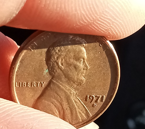 1971-D-Lincoln-Cent.what-Am-I-Seeing-Here?-Alot-Going-On!