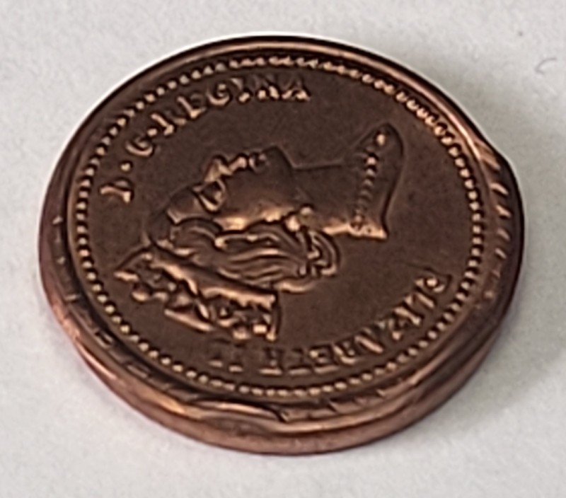 Weird-Coin,-Queen-Side-Only,--No-Date--Cladding?-Fake-Coin?