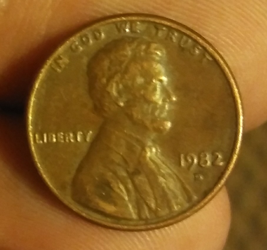 2-1982-D-Lincoln-Pennies.-Small-Date-Or-Large-Date?