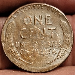 Any-Idea-What-This-Is-On-My-1946-D-Wheat-Cent?