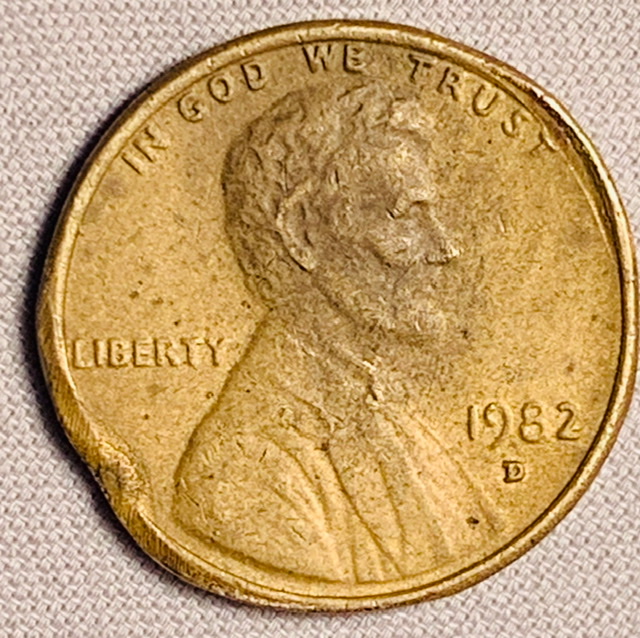 1982-D-Ld.-Lincoln-Memorial.-Strange-Brassy-Color.