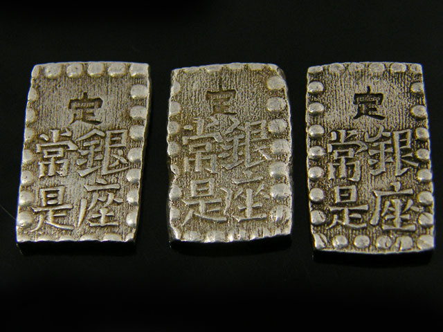 Y'know-What-I-Hate-About-Slabbed-Coins?-This,