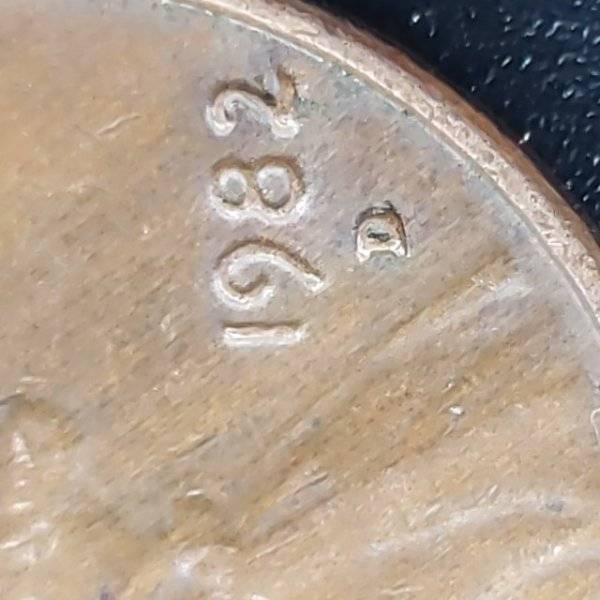 1982-D-Small-Date-Pennie-On-Copper/Bronze