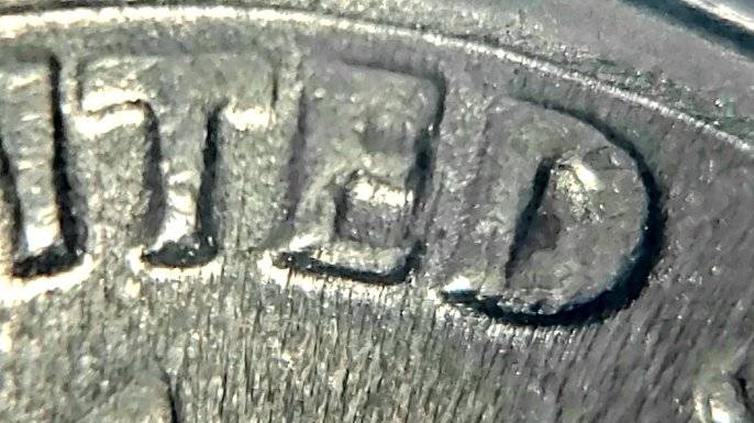 1981-P-Dime-Error?-Looks-Like-Extra-Leaf-Vein-Or-Stem-Ontop-Of-Leaf