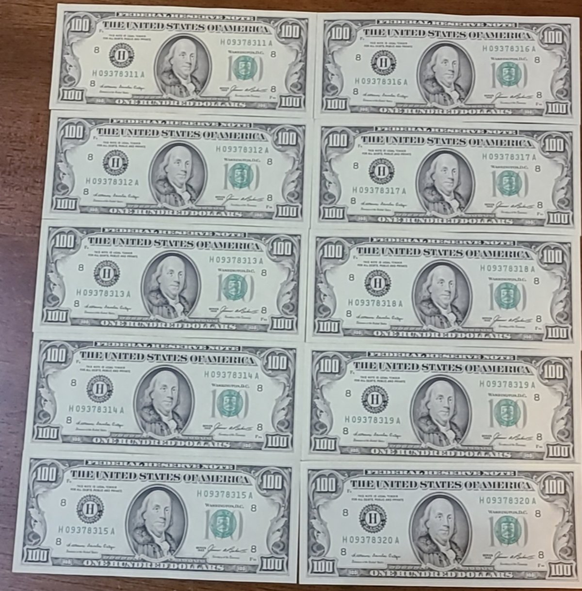 10-1985-Series-$100-Bills-In-Serial-Order.-Uncirculated.