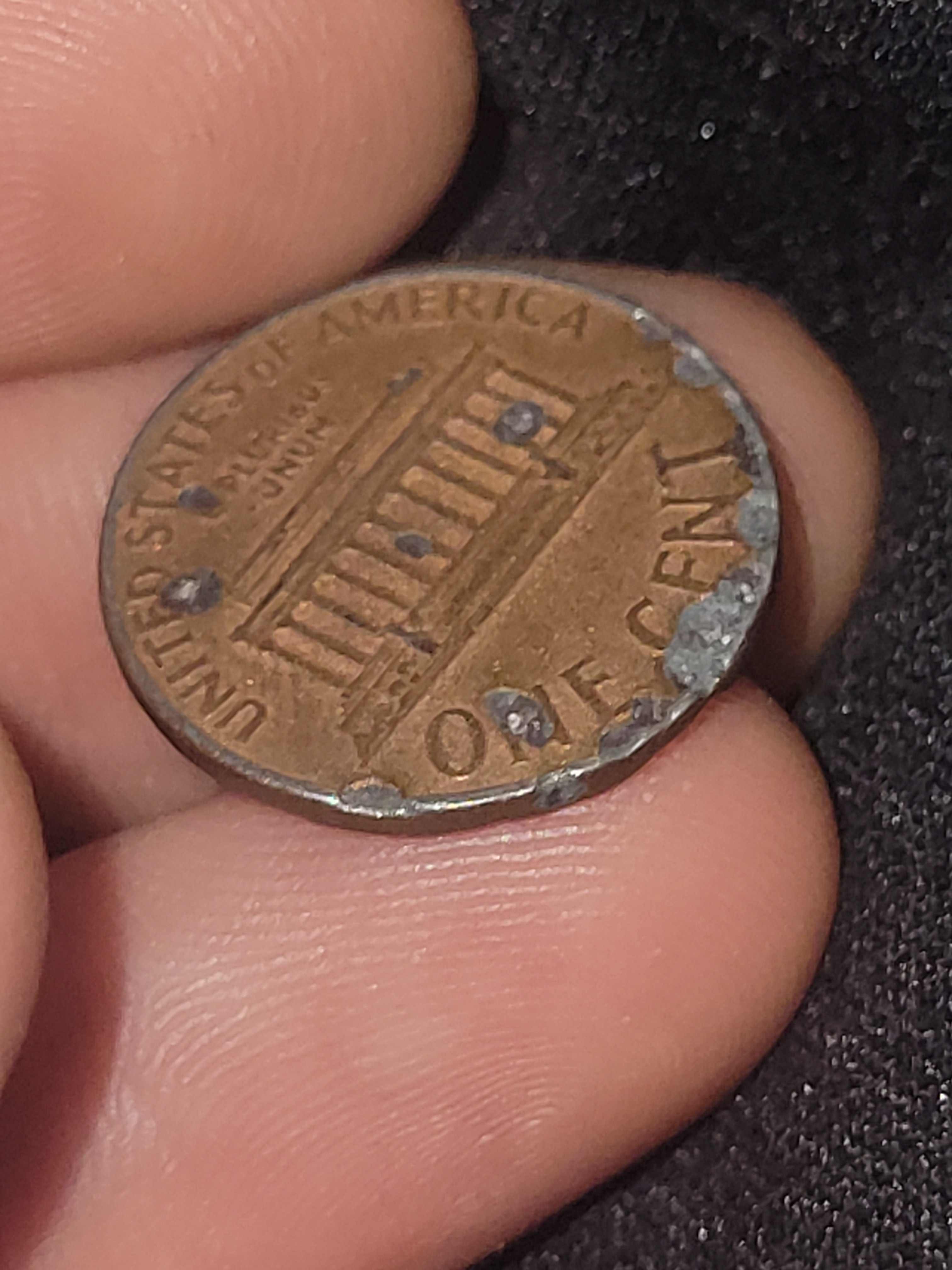What-Can-Anyone-Make-Of-This-Penny.-Pre-Or-Post-Mint-Damage.-2007-D