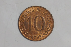 South-Korea-19594292-10-Hwan,-Any-Idea-On-The-Grade