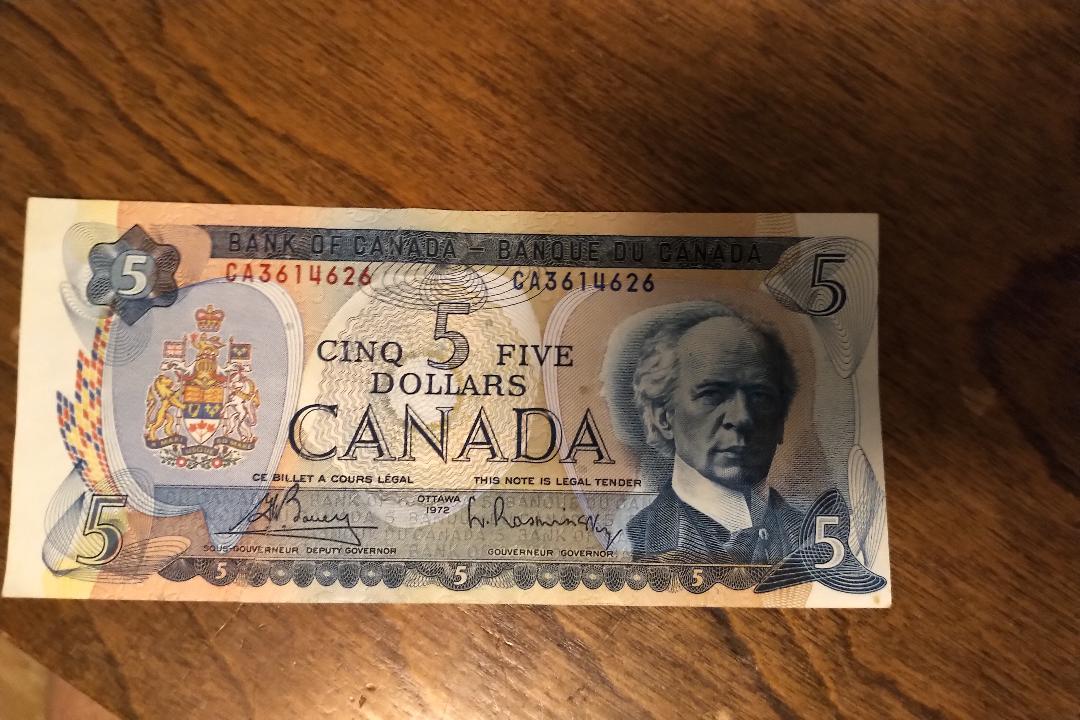 1972---$5-Note---Crease