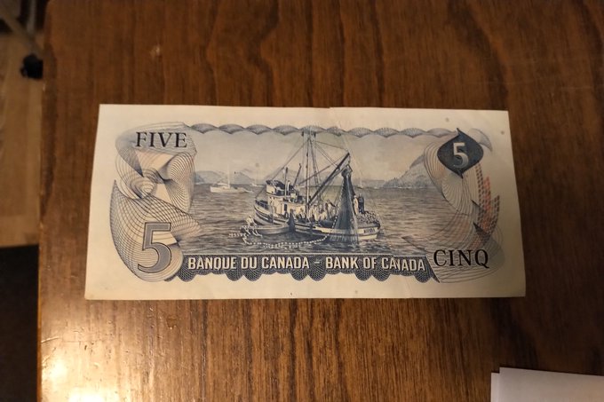 1972---$5-Note---Crease