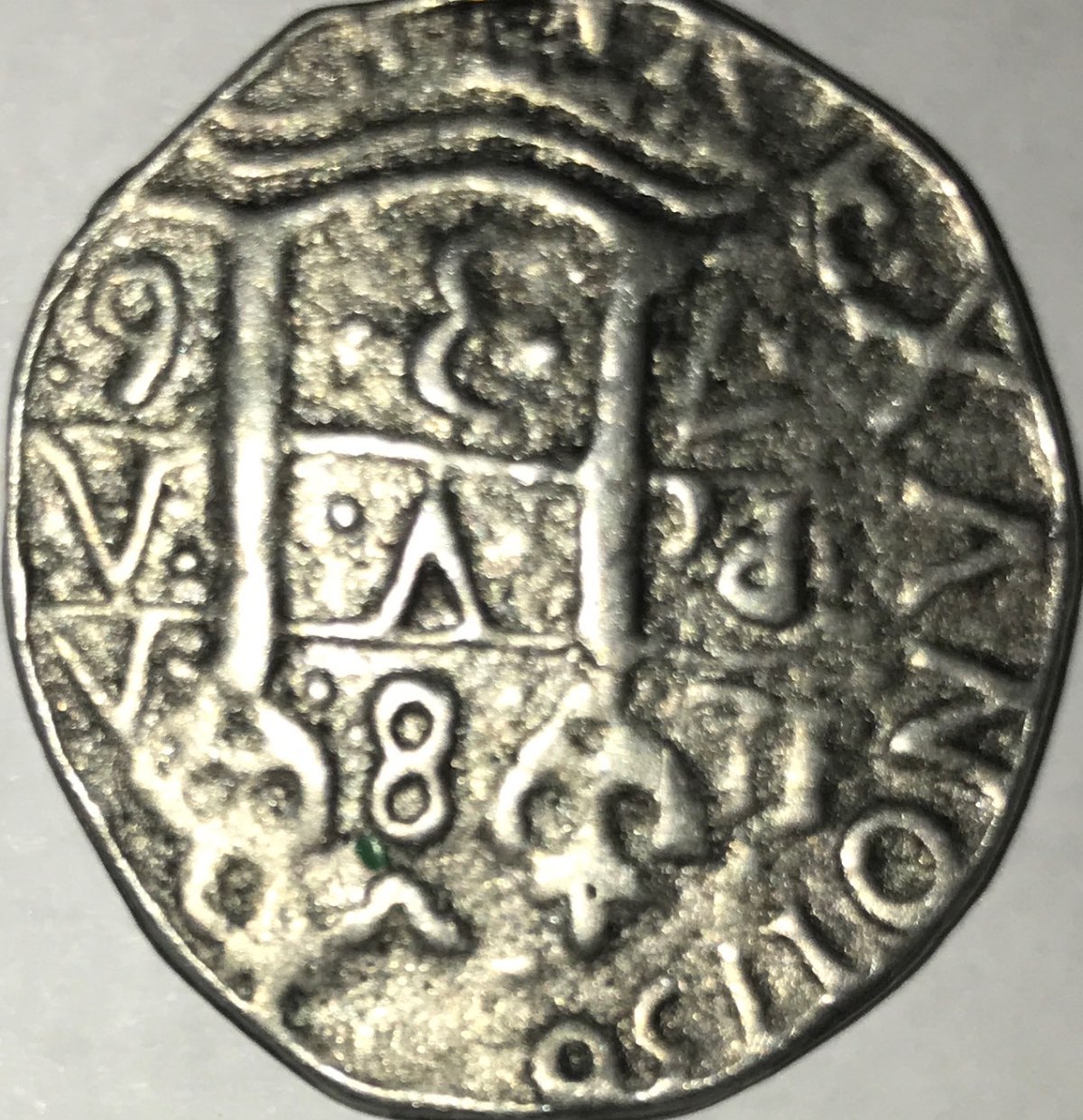 8-Escudos-1700-46---Felipe-V	spain-Possibly?