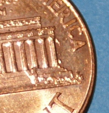 1999-D-Cent-Lincoln-Cent.-Die-Chips,-Gas-Bubbles?