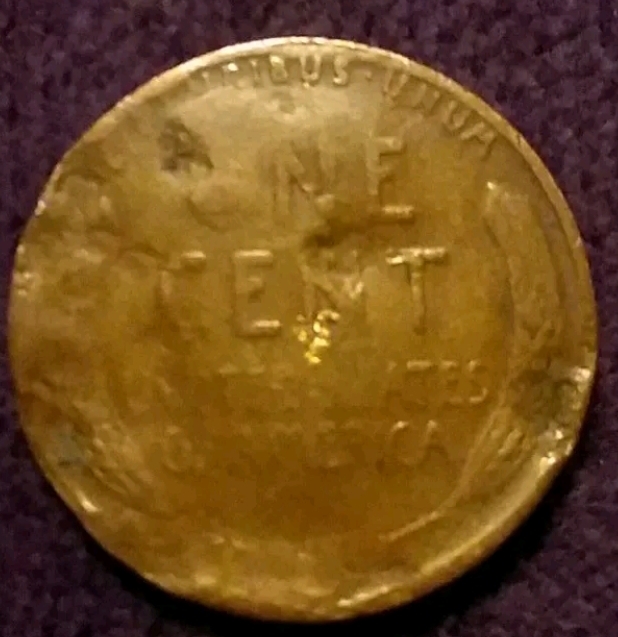 Is-This-An-Error-On-A-1944-Copper-Penny-Or-Environmental-Damage?