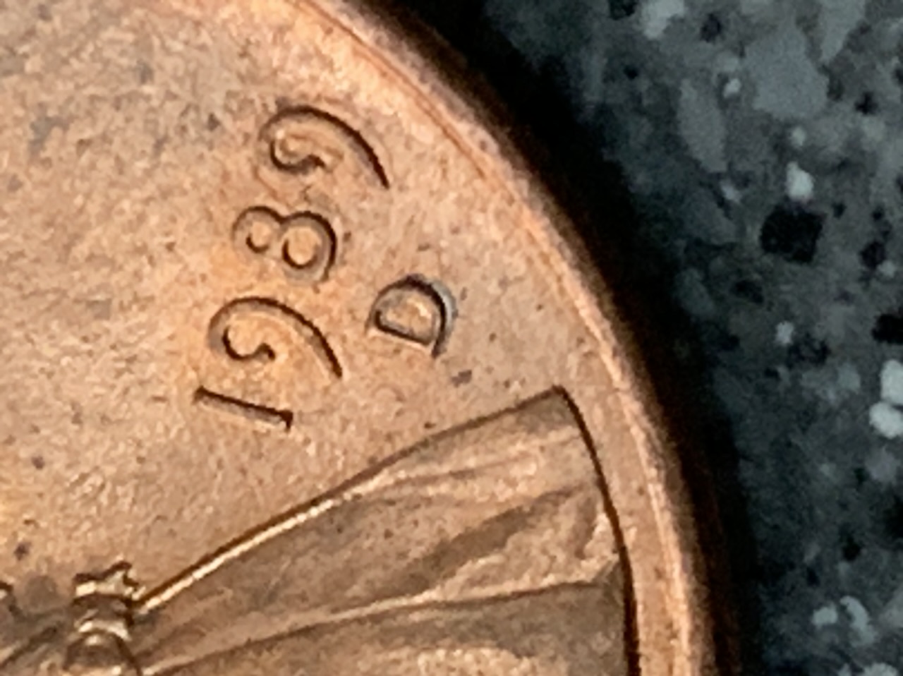 1989-Penny-Scars-Around-Letters-And-Mint-Mark