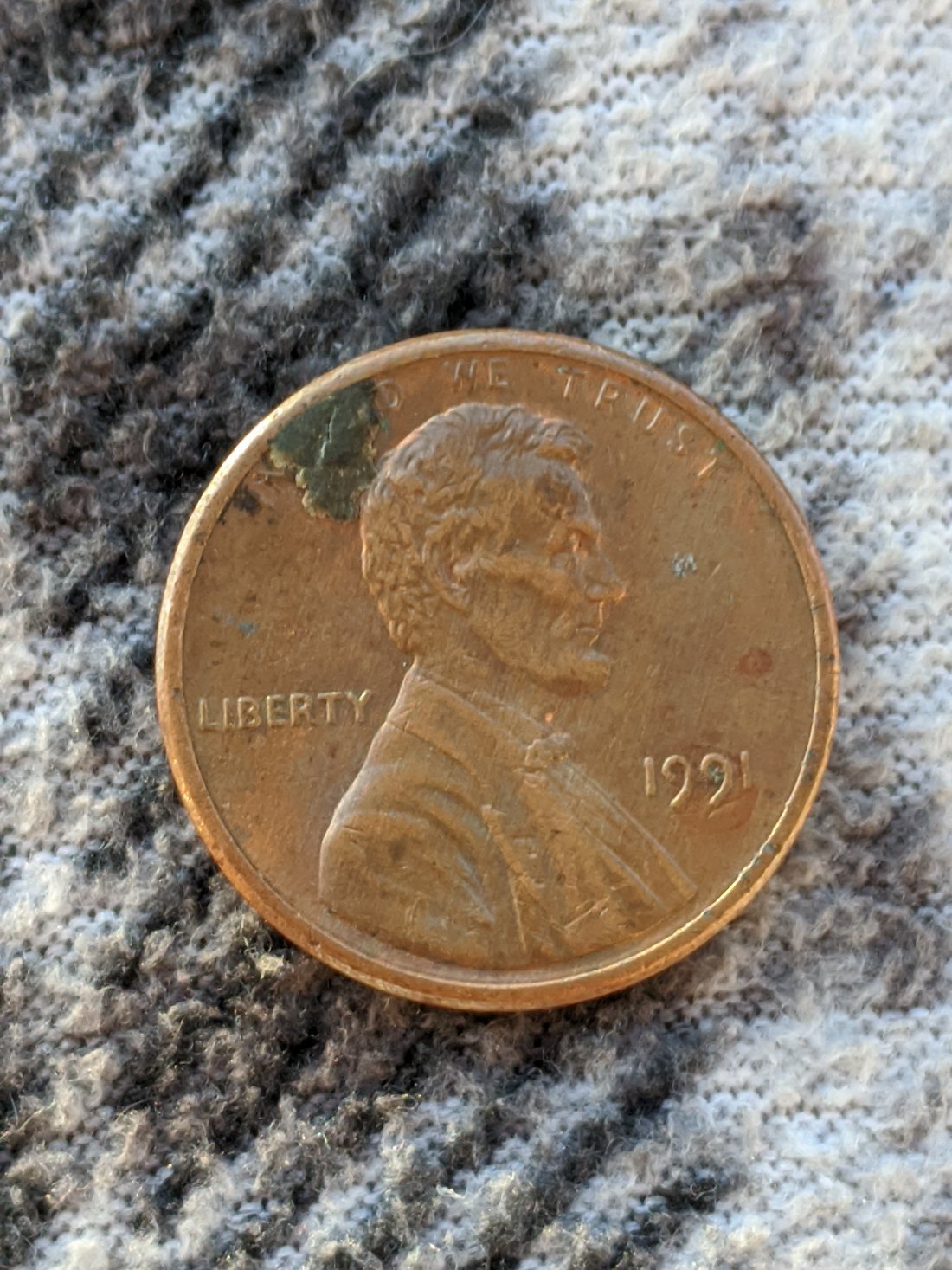 Is-This-Just-A-Die-Chip-Running-Along-The-Top-Of-T-In-States?-1991-Cent