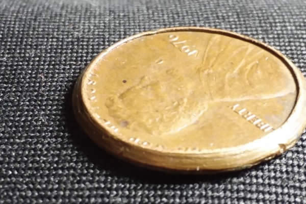 1976-Lincoln-Penny.-Need-Help-With-Name-Of-Error.-Maybe-Capped-Die
