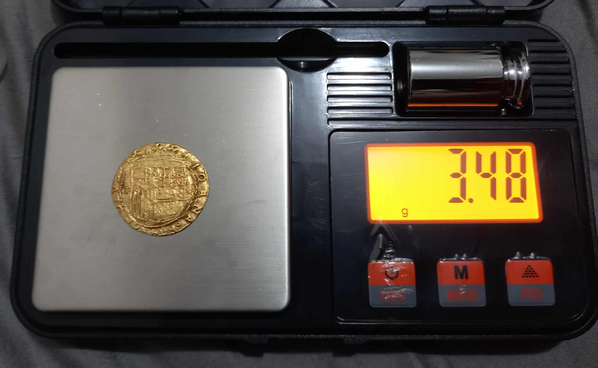 Help-In-This-3.5g-Escudo-Gold-Carlos-Y-Juana