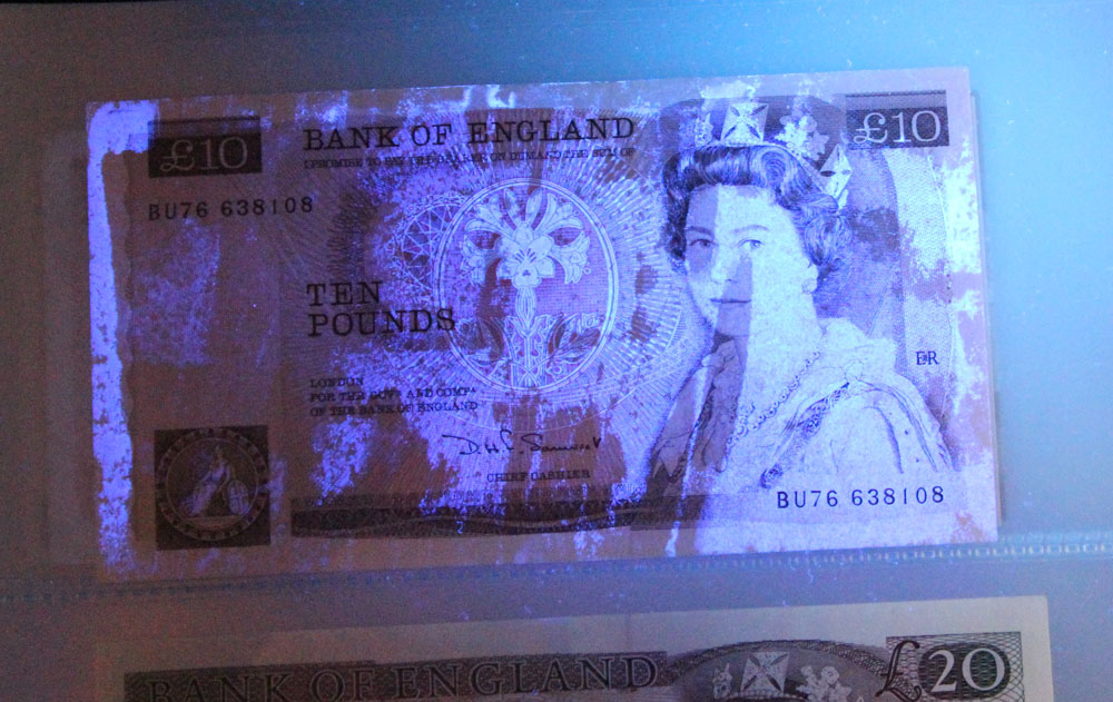 How-To-Remove-Fluorescence-Spots-From-Bathed-Banknotes?