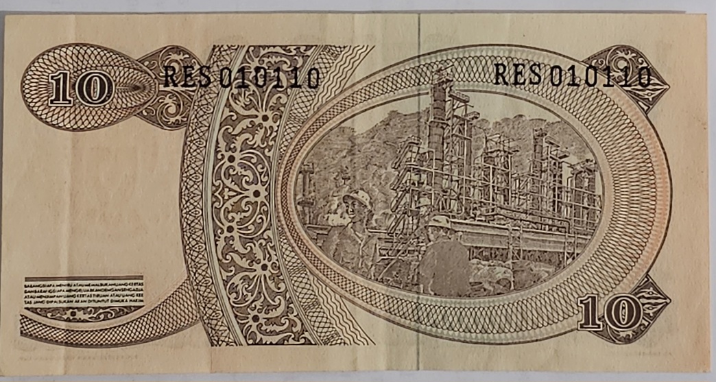 I-Have-Many-Paper-Notes-From-Many-Countries