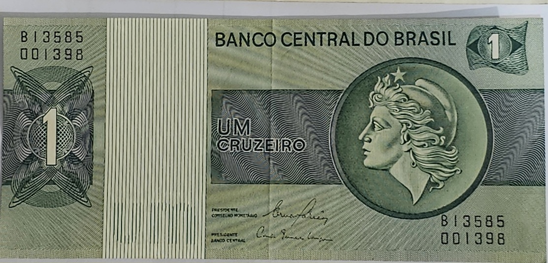 I-Have-Many-Paper-Notes-From-Many-Countries
