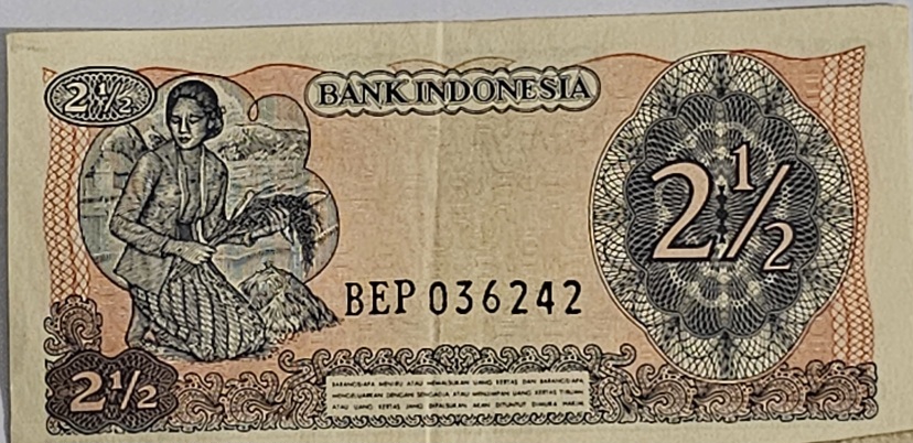 I-Have-Many-Paper-Notes-From-Many-Countries