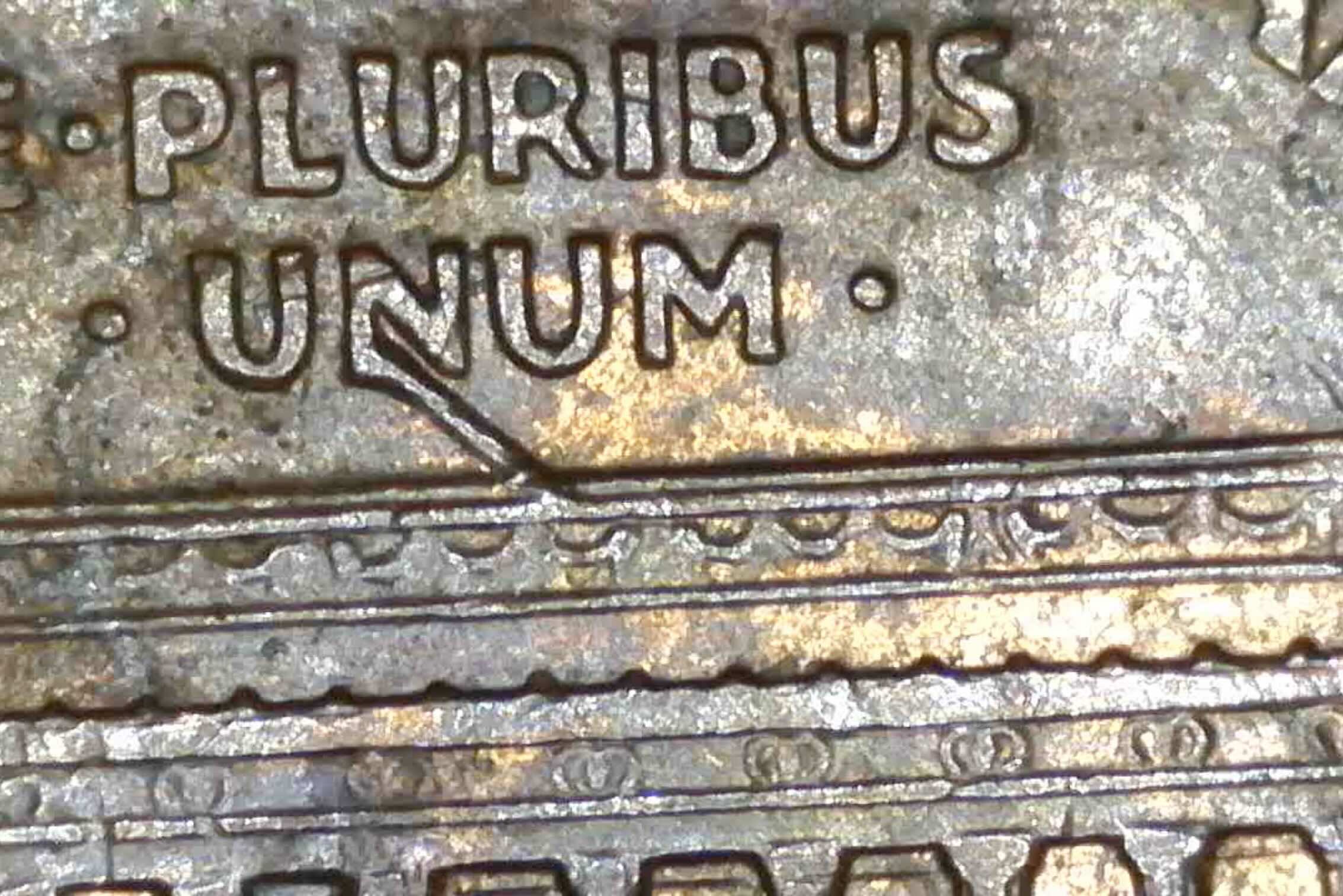 2004-D-LMC-Need-Help-Identifying-Die-Issue---Pronounced-Line-Connects-N-In-Unum-To-Roof