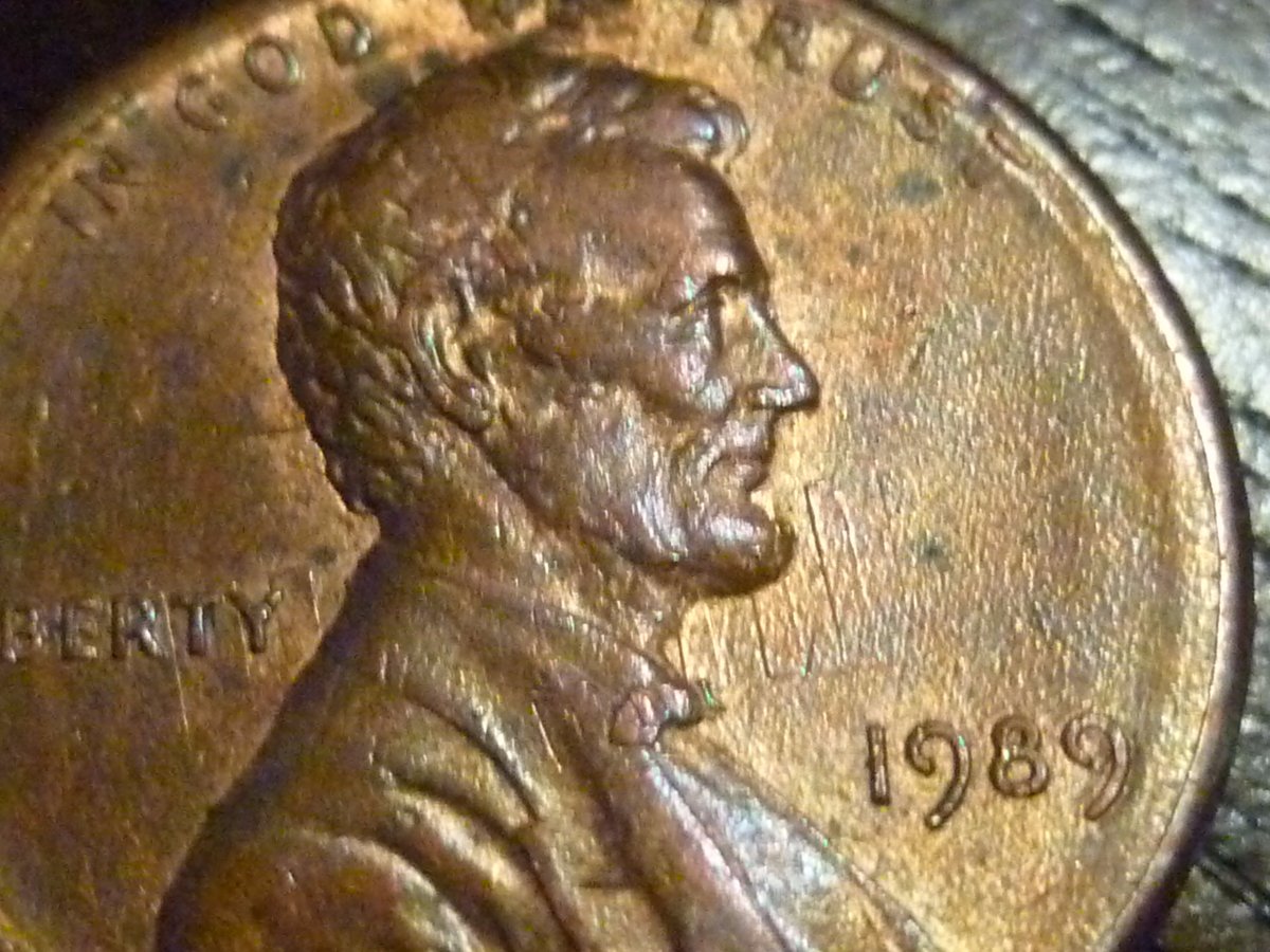 Is-Part-Of-The-1989-Lincoln-Penny-Reverse-On-The-Obverse?