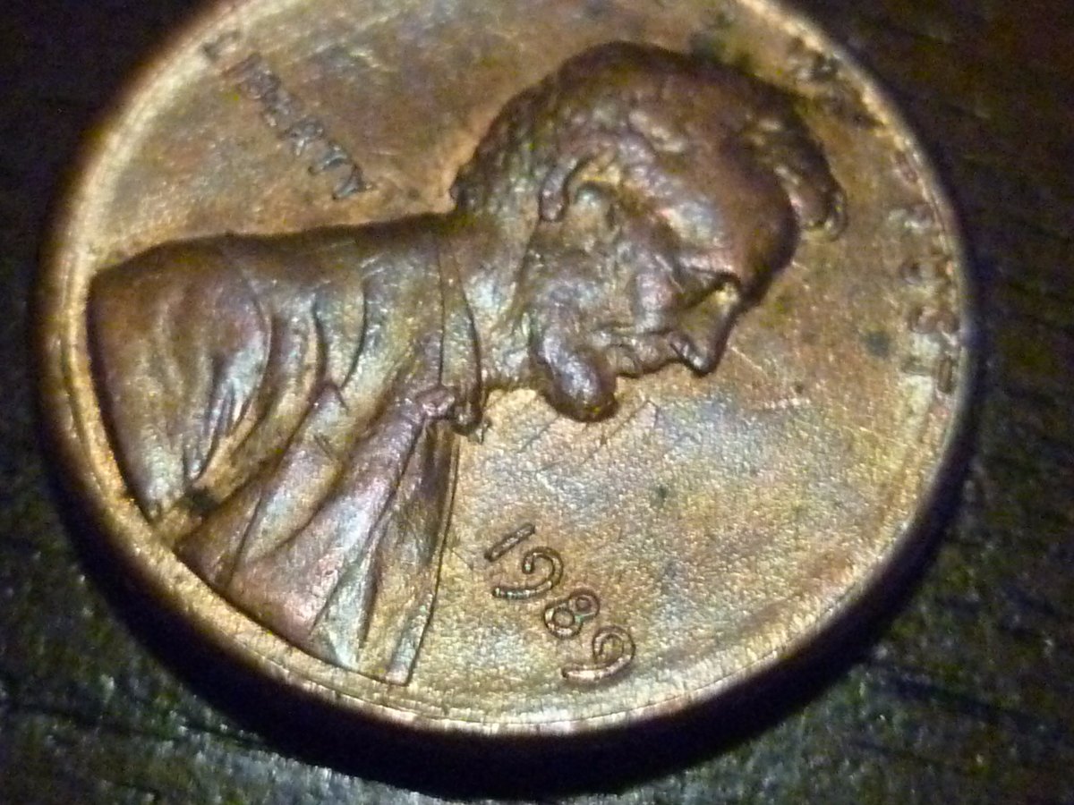 Is-Part-Of-The-1989-Lincoln-Penny-Reverse-On-The-Obverse?