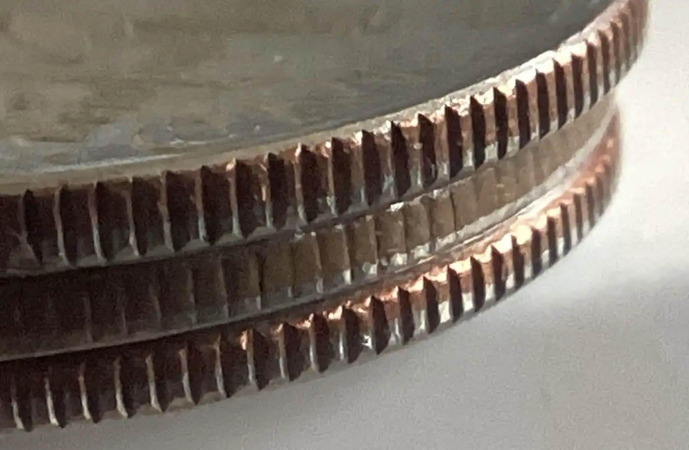 Misaligned-1995-P-Dime-With-Strange-Rim,-Uneven-Edge-Thickness.