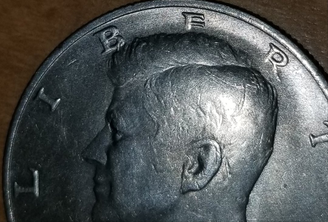 1983-P-Kennedy-Half--Gap-Between-Head-And-Letters